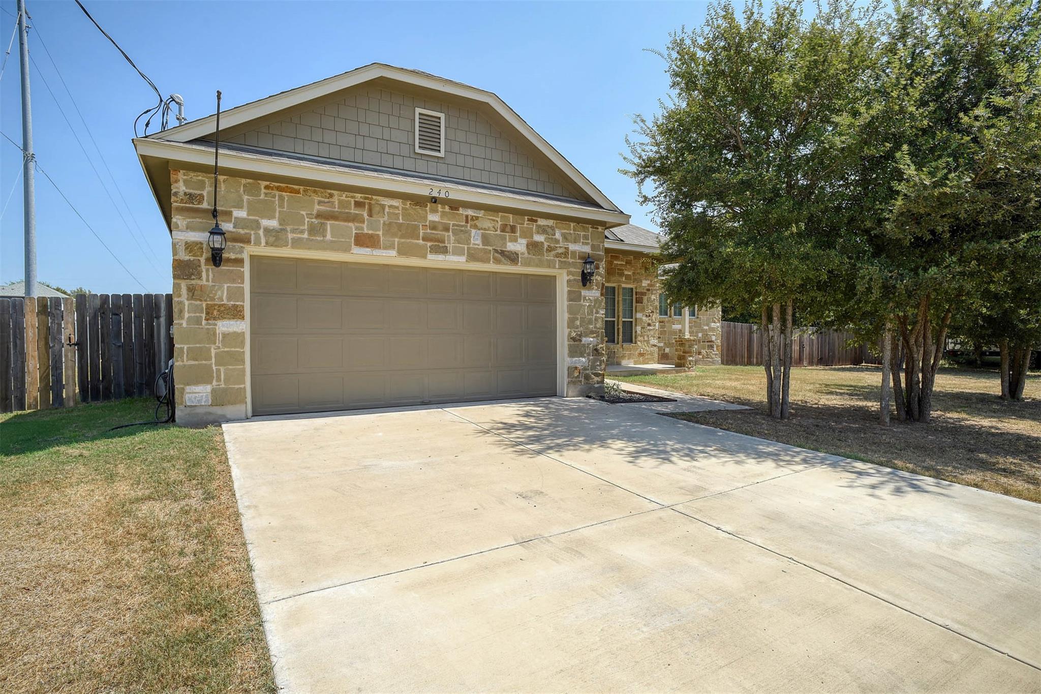 240 Keawakapu Dr, Bastrop, TX 78602
