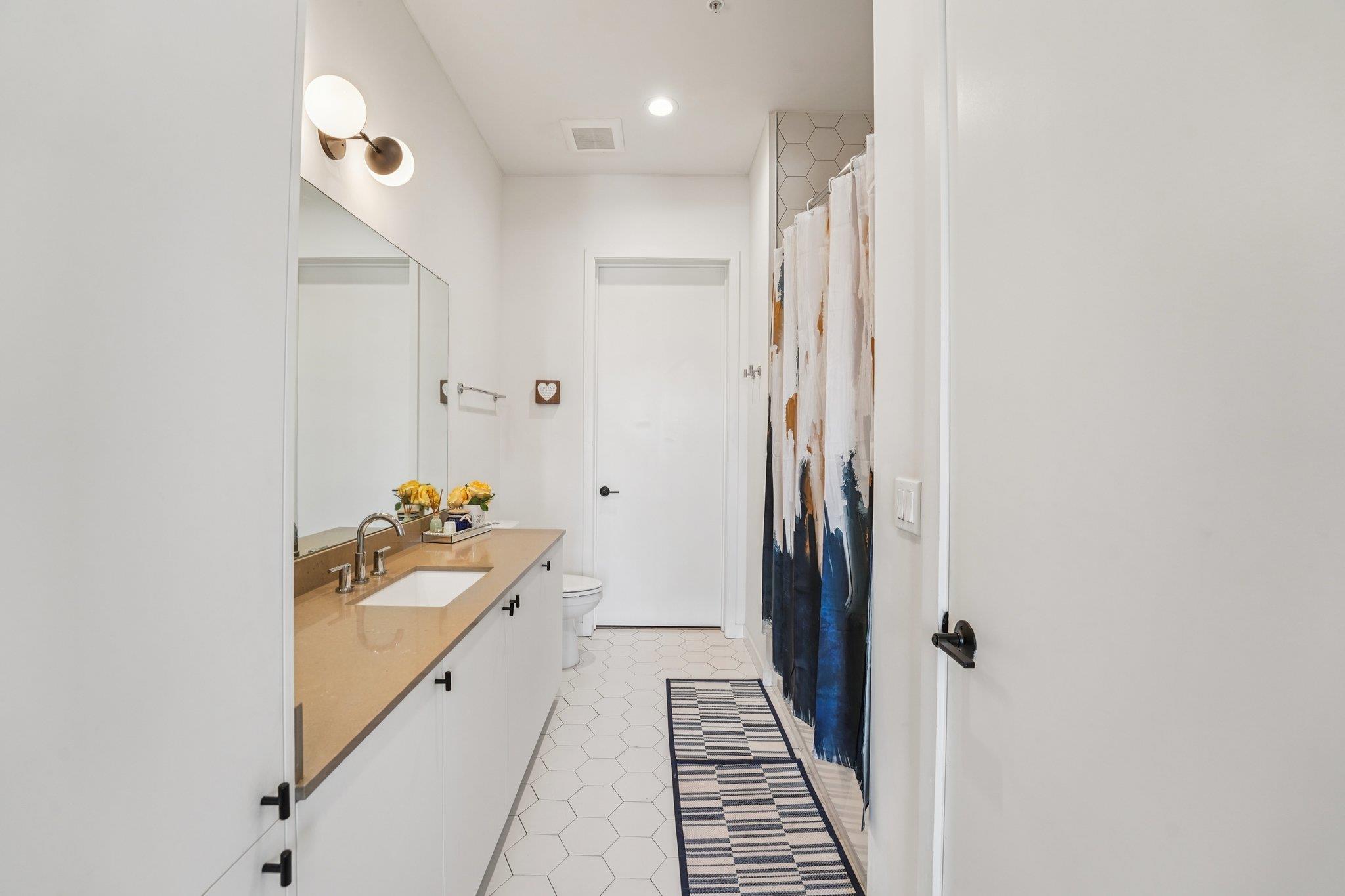 800 Embassy Dr # 429, Austin, TX 78702