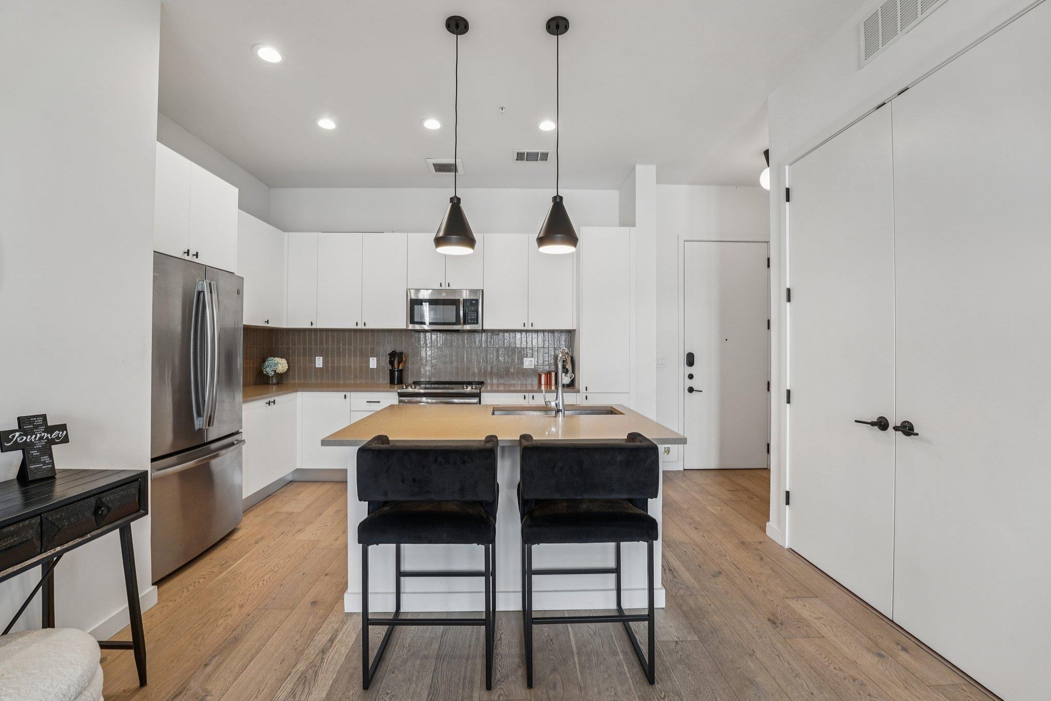 800 Embassy Dr # 429, Austin, TX 78702