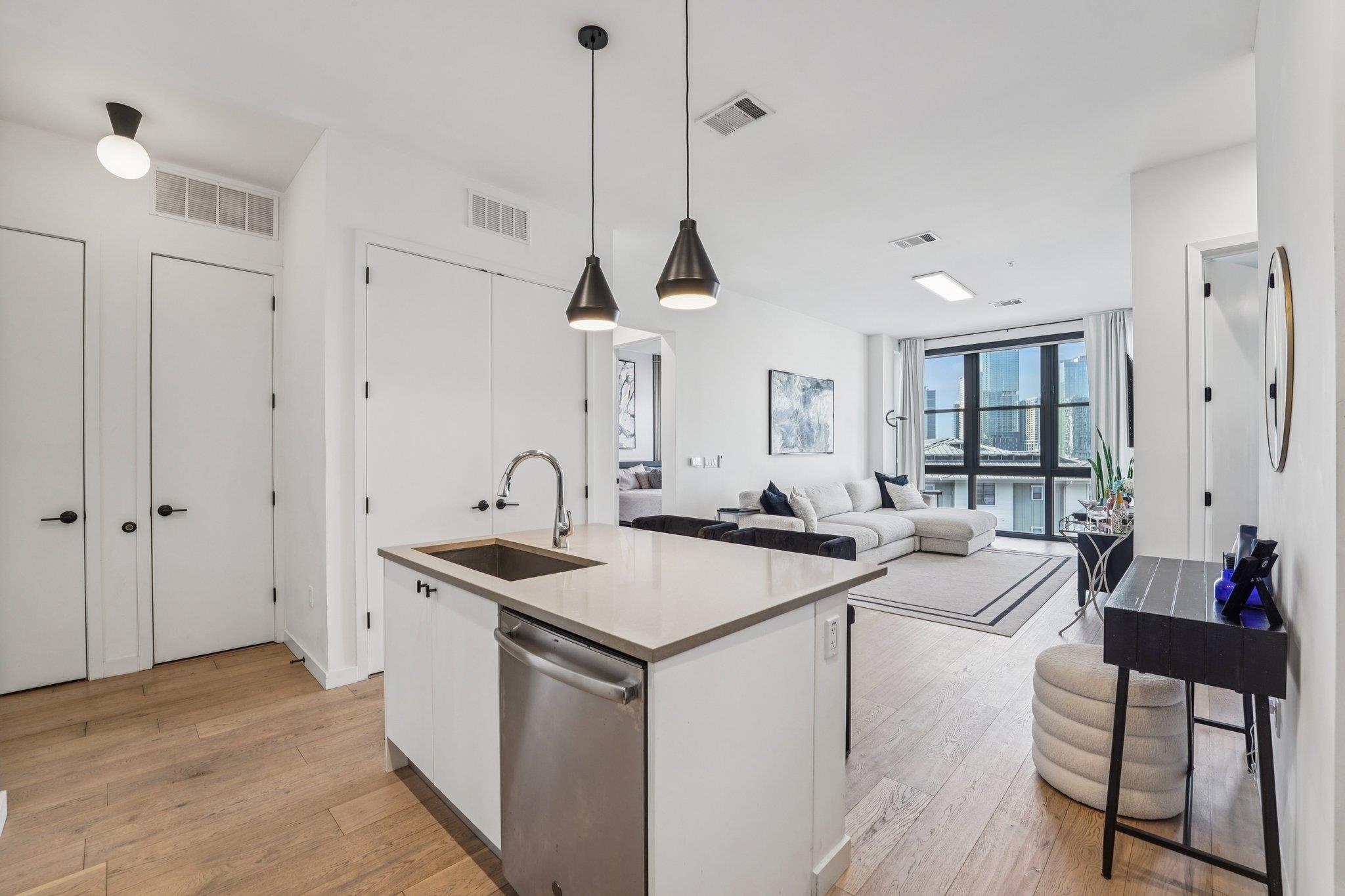 800 Embassy Dr # 429, Austin, TX 78702