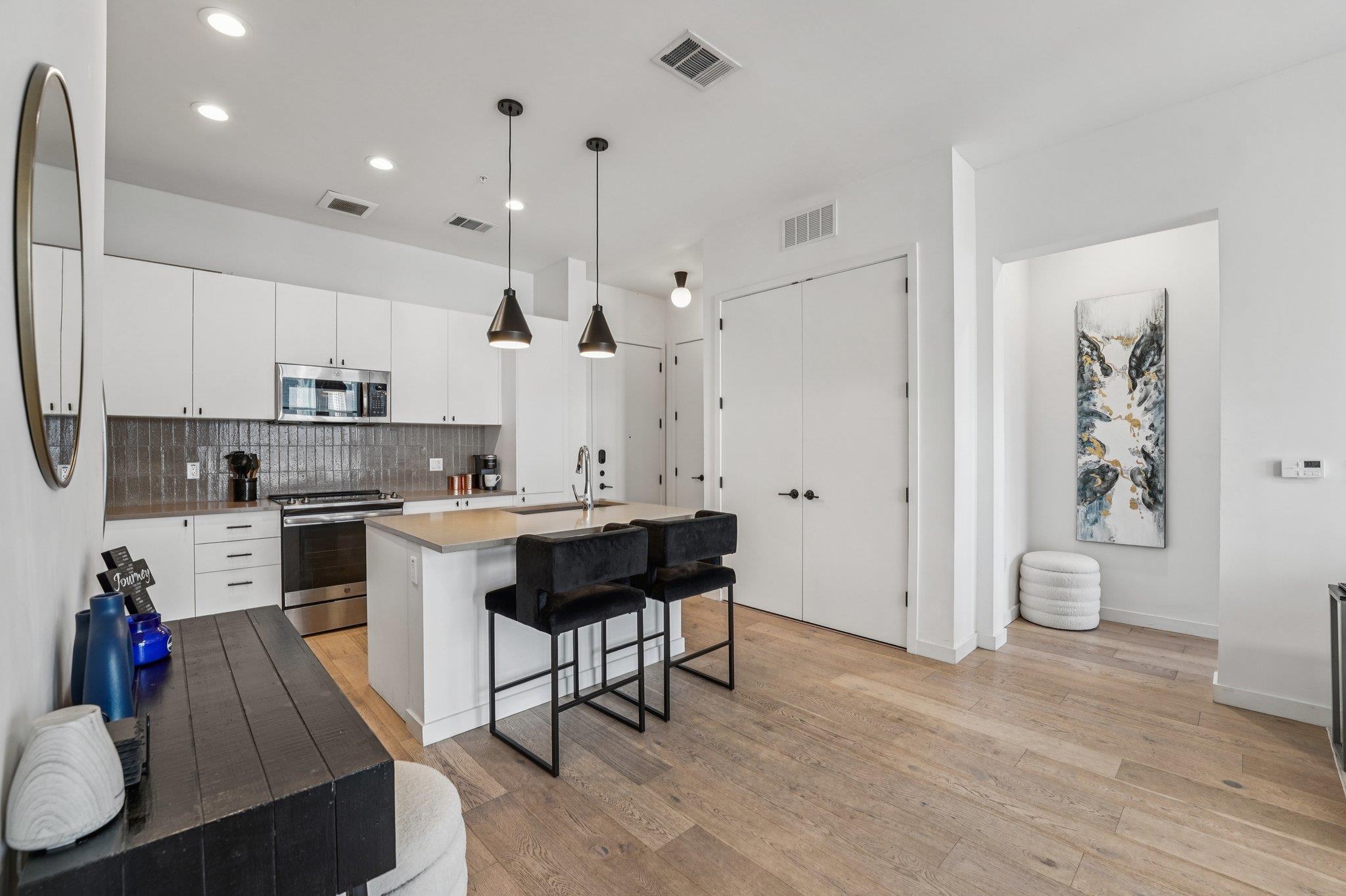 800 Embassy Dr # 429, Austin, TX 78702