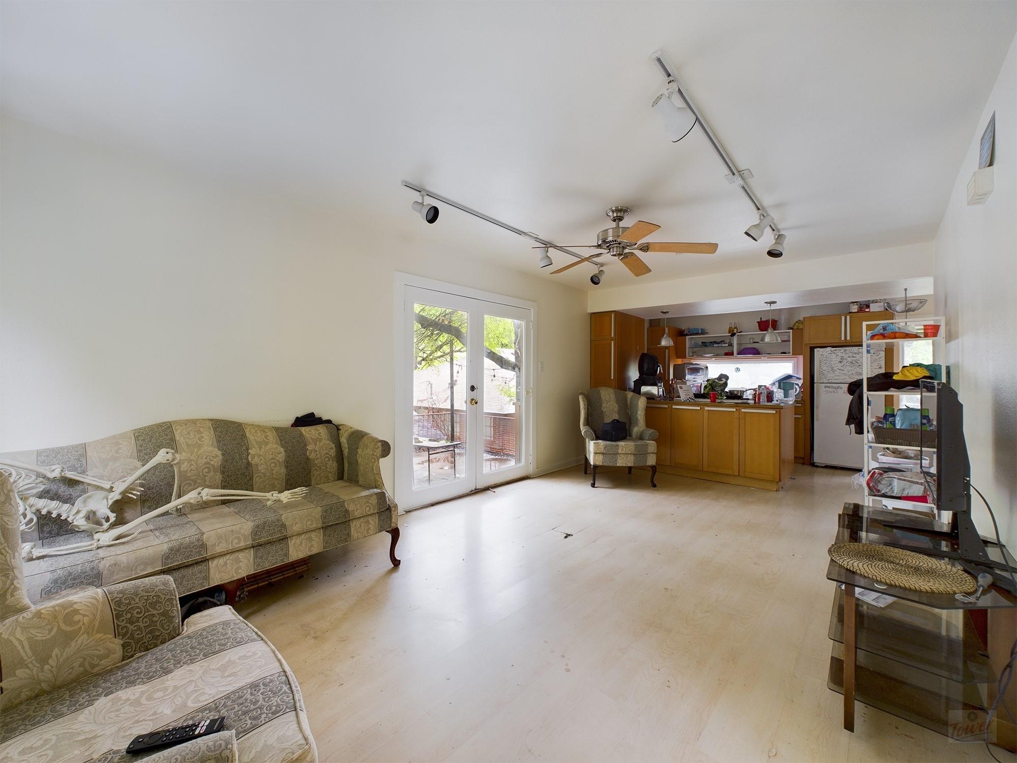 915 Keith Ln # 104, Austin, TX 78705