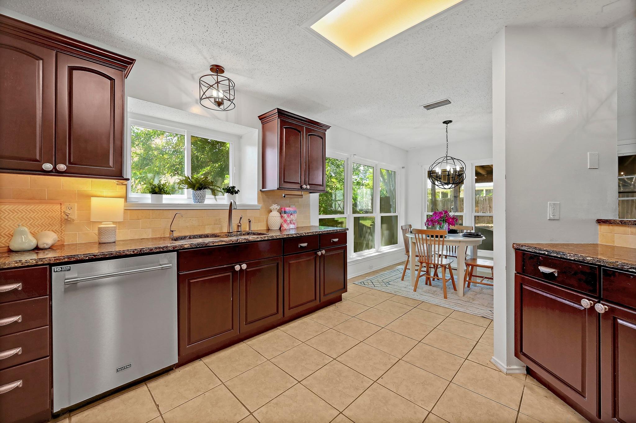 11601 Forest Rain, Live Oak, TX 78233