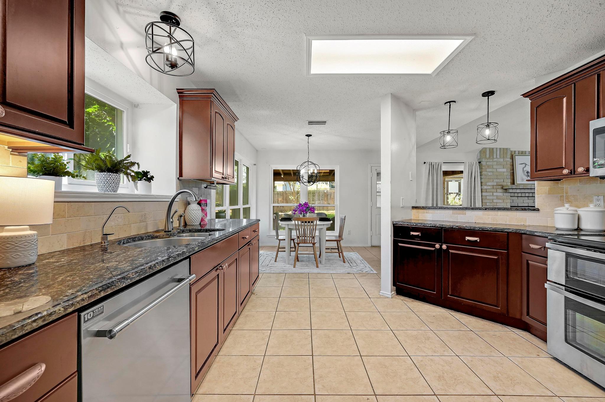 11601 Forest Rain, Live Oak, TX 78233