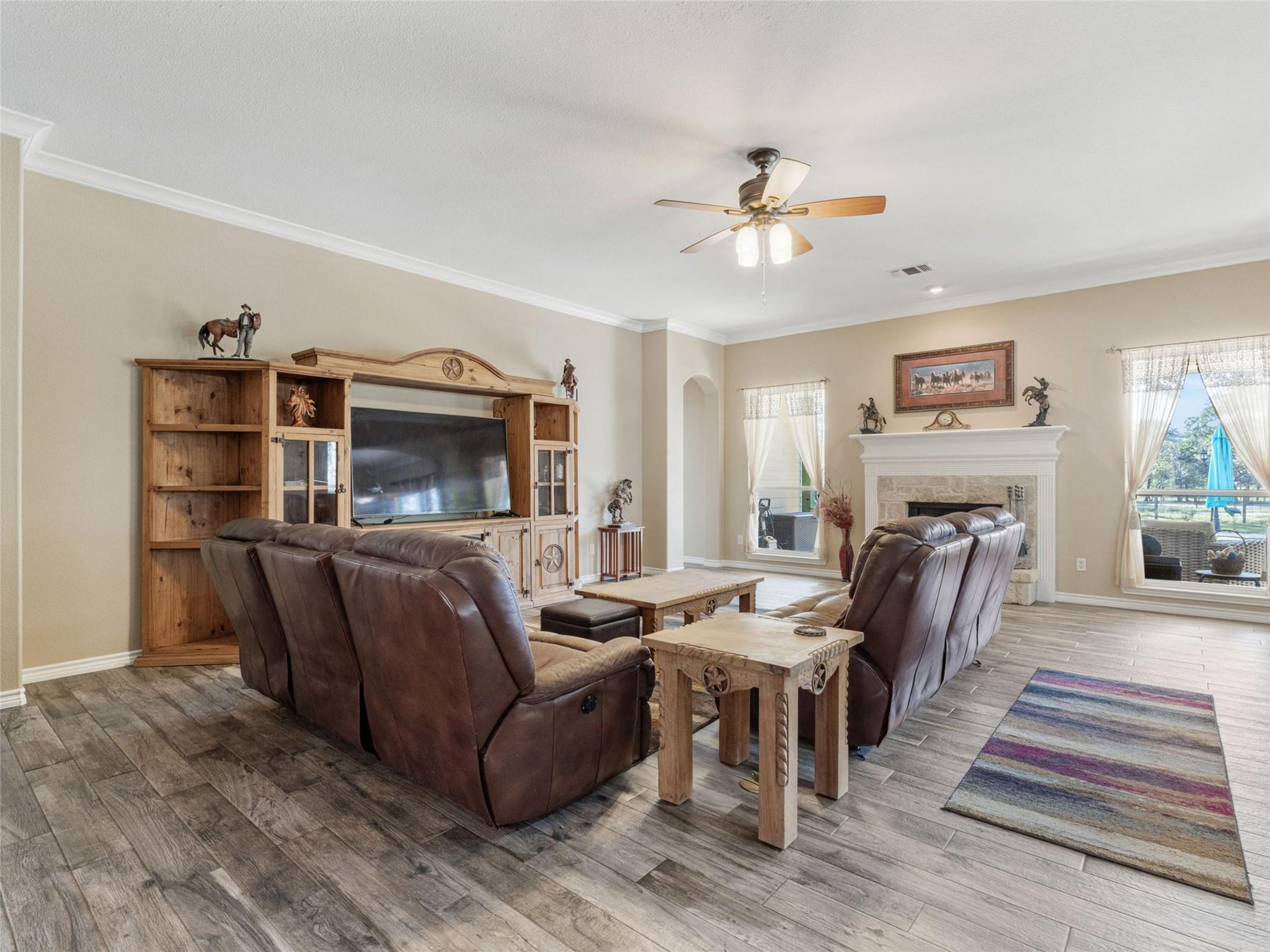 1010 Wild Flower, Floresville, TX 78114