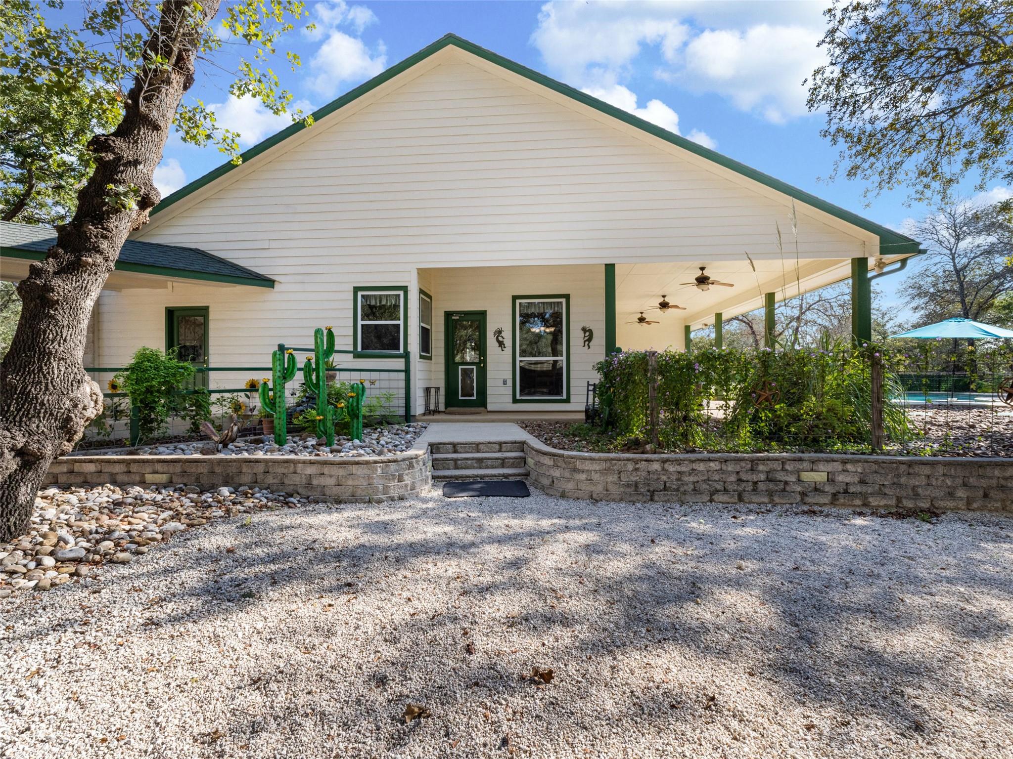 1010 Wild Flower, Floresville, TX 78114