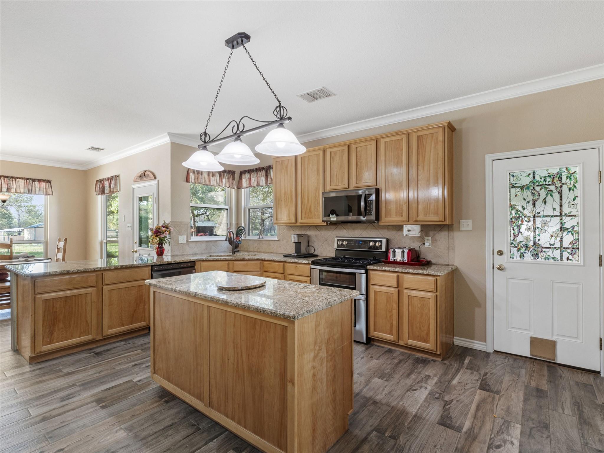 1010 Wild Flower, Floresville, TX 78114