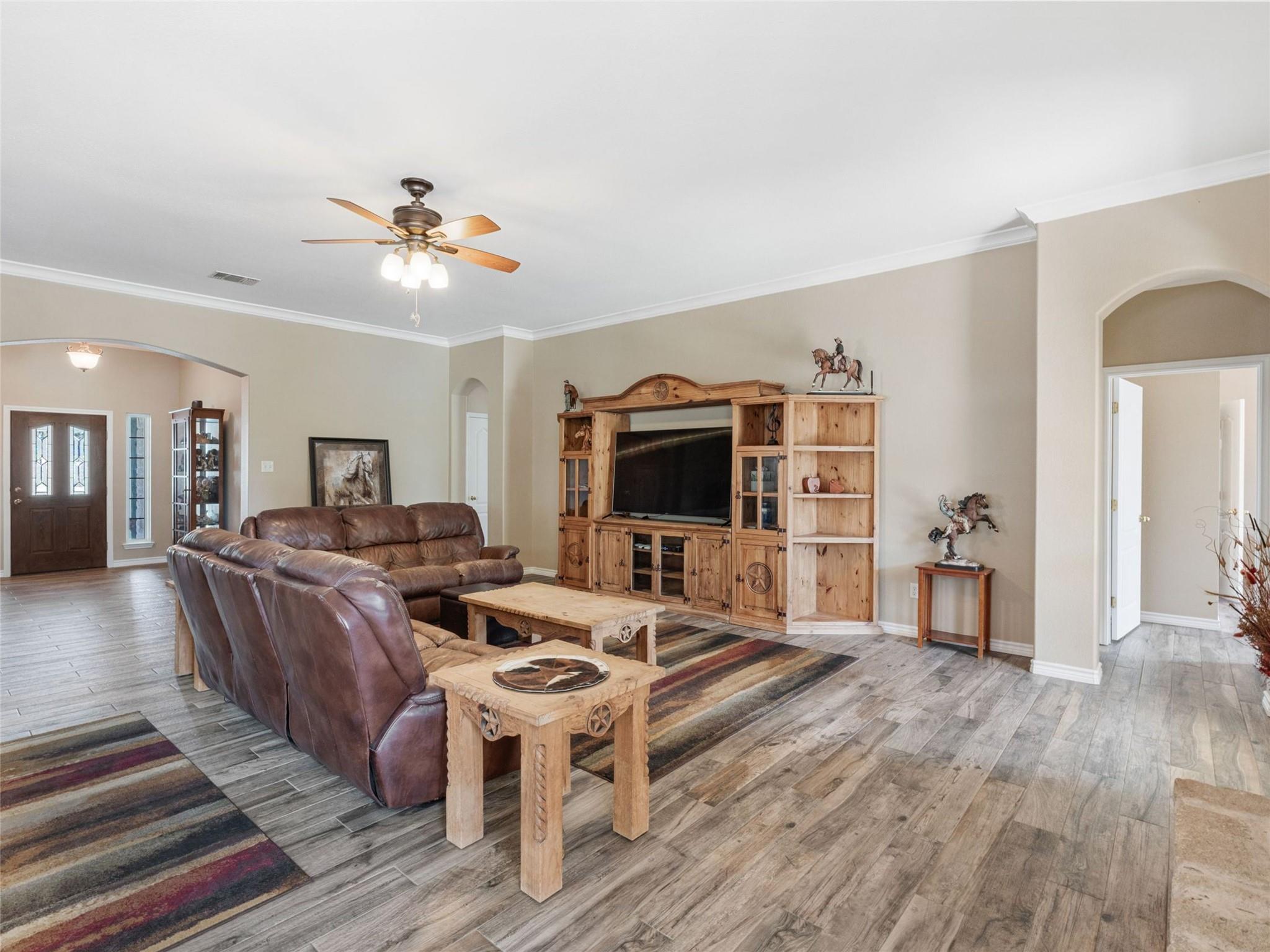 1010 Wild Flower, Floresville, TX 78114