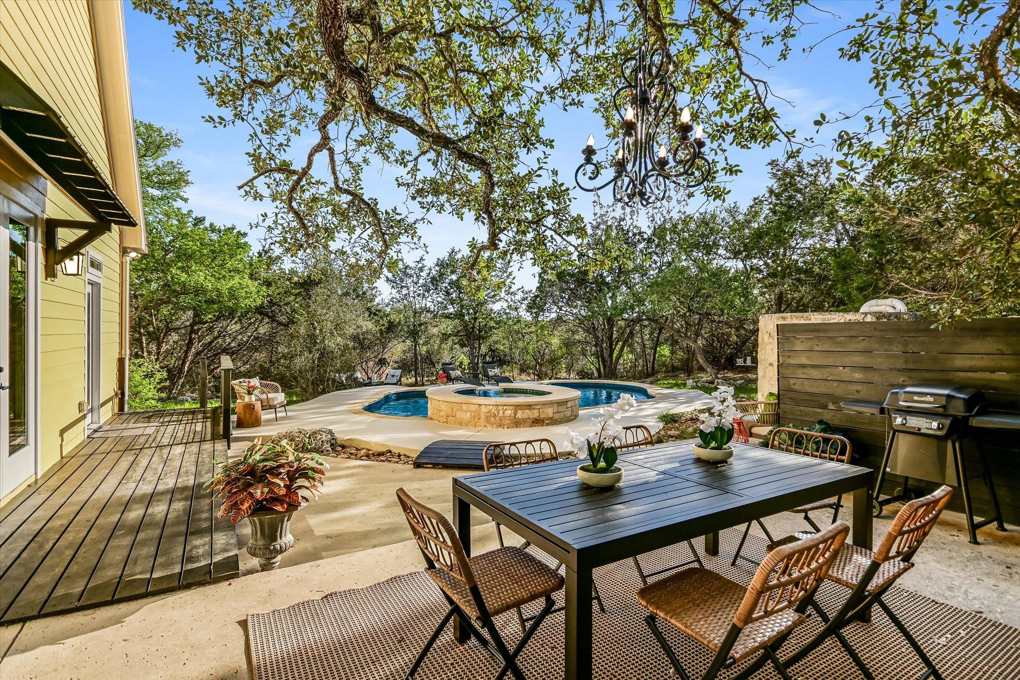 335 Deer Creek Dr, San Marcos, TX 78666