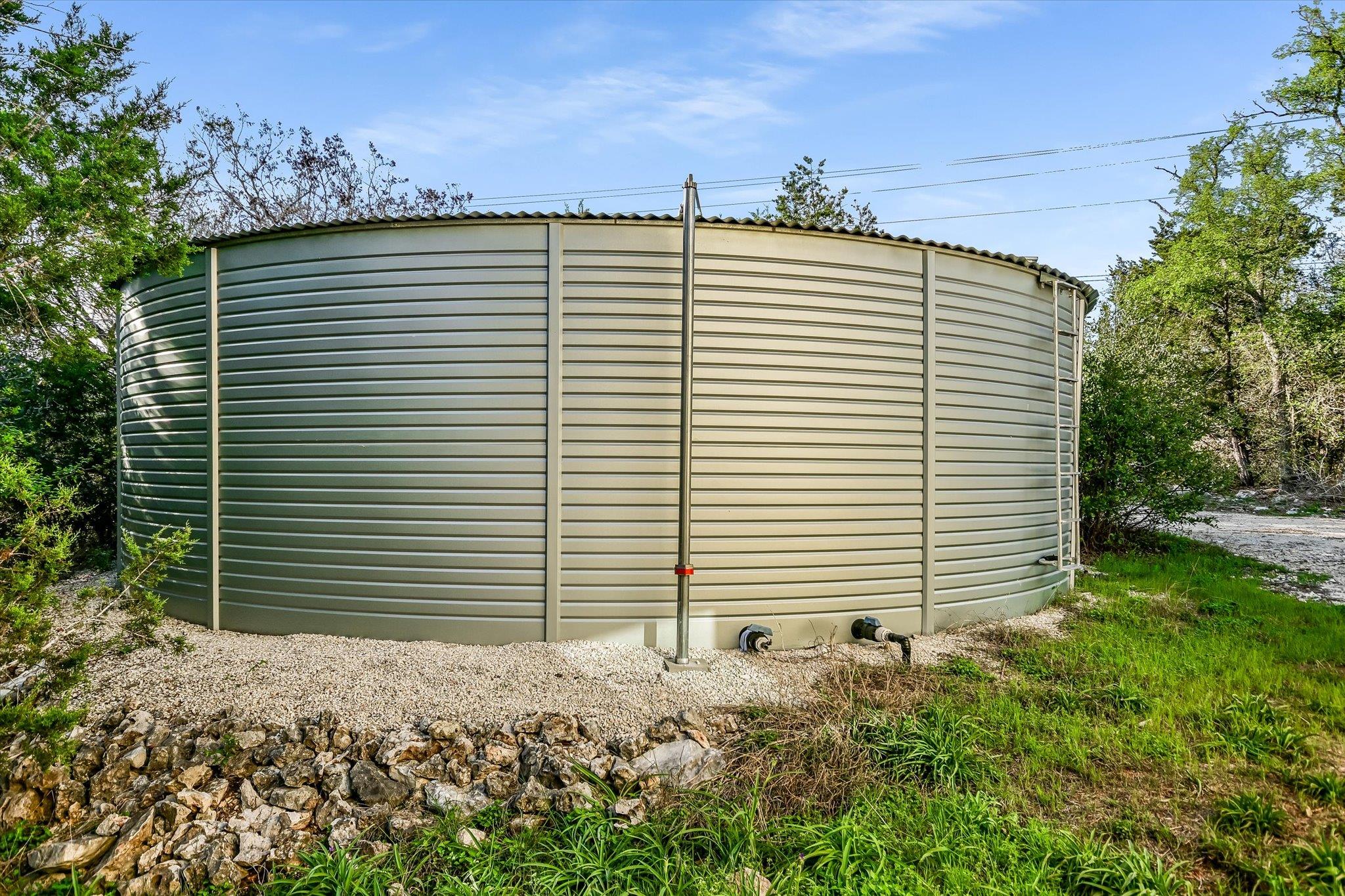 335 Deer Creek Dr, San Marcos, TX 78666