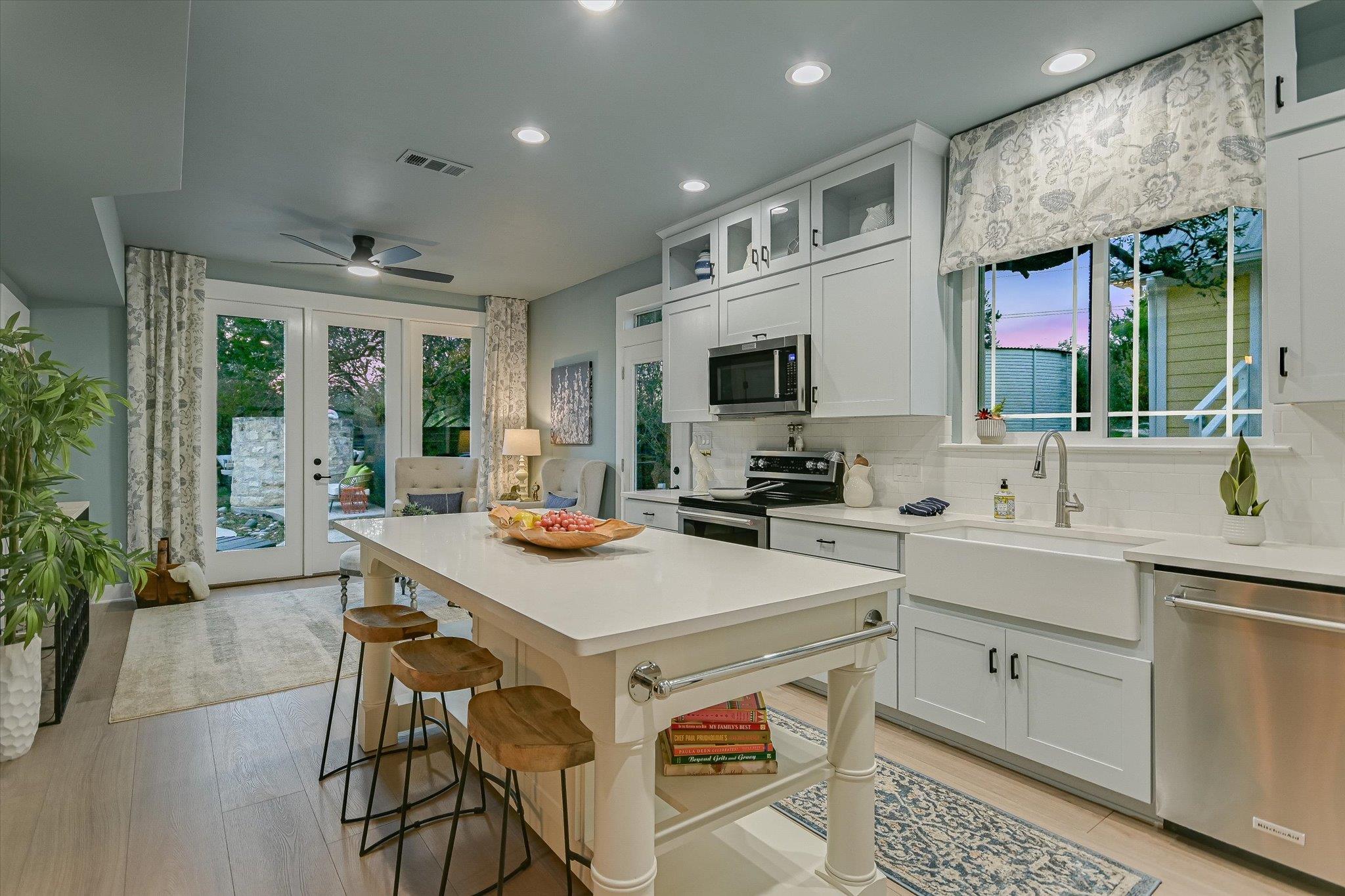 335 Deer Creek Dr, San Marcos, TX 78666