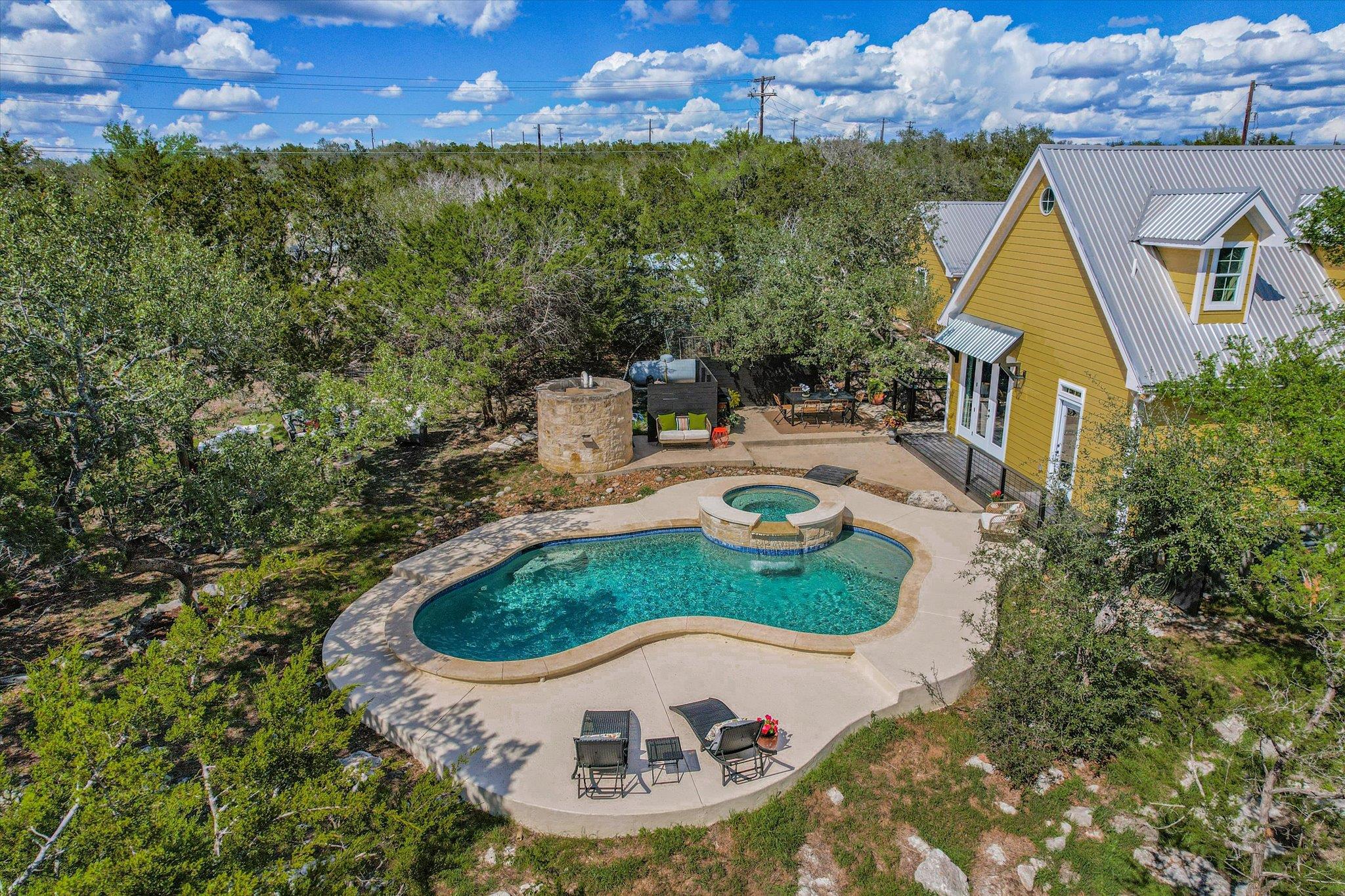 335 Deer Creek Dr, San Marcos, TX 78666