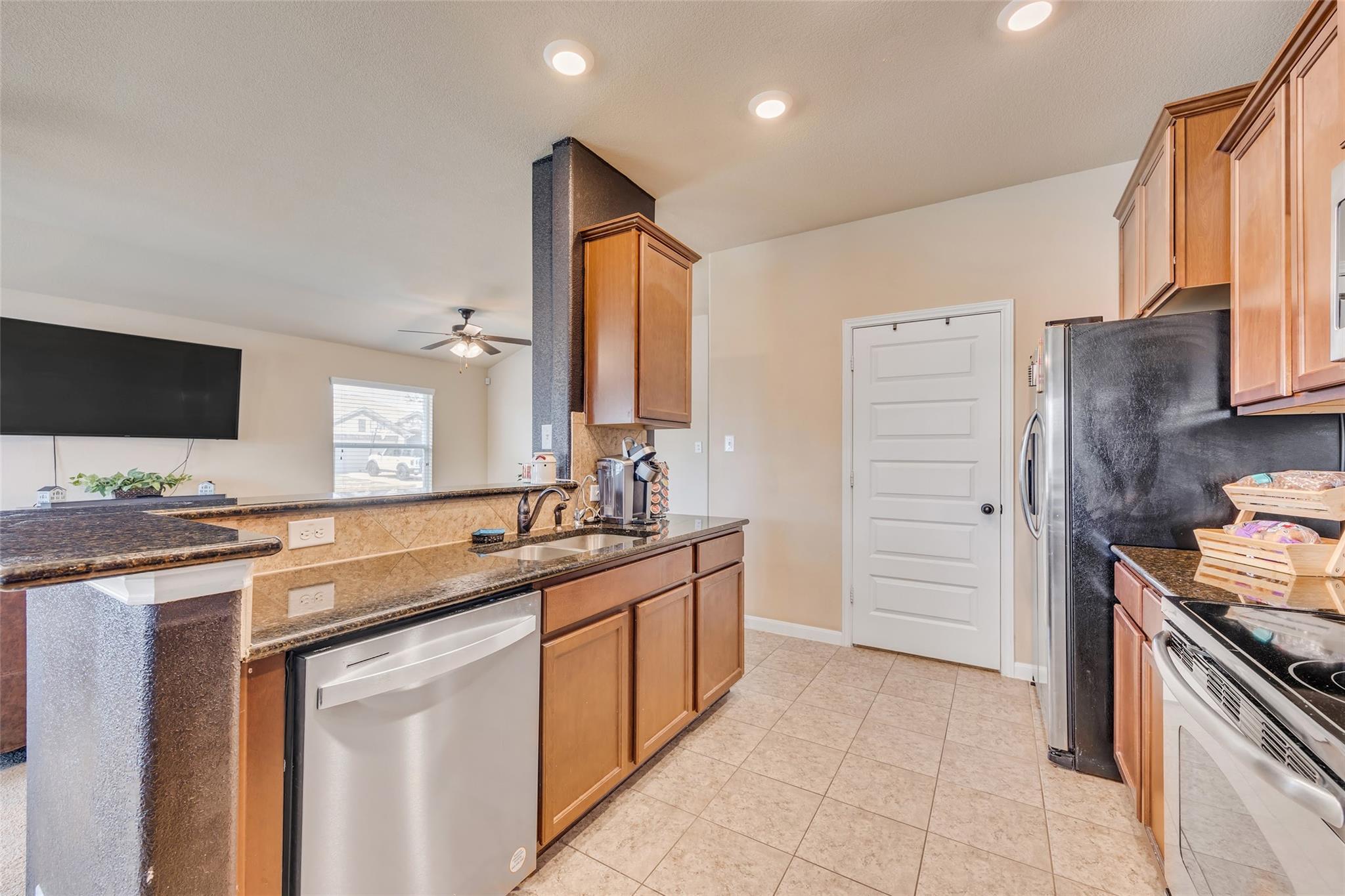 100 Balsam St, Hutto, TX 78634