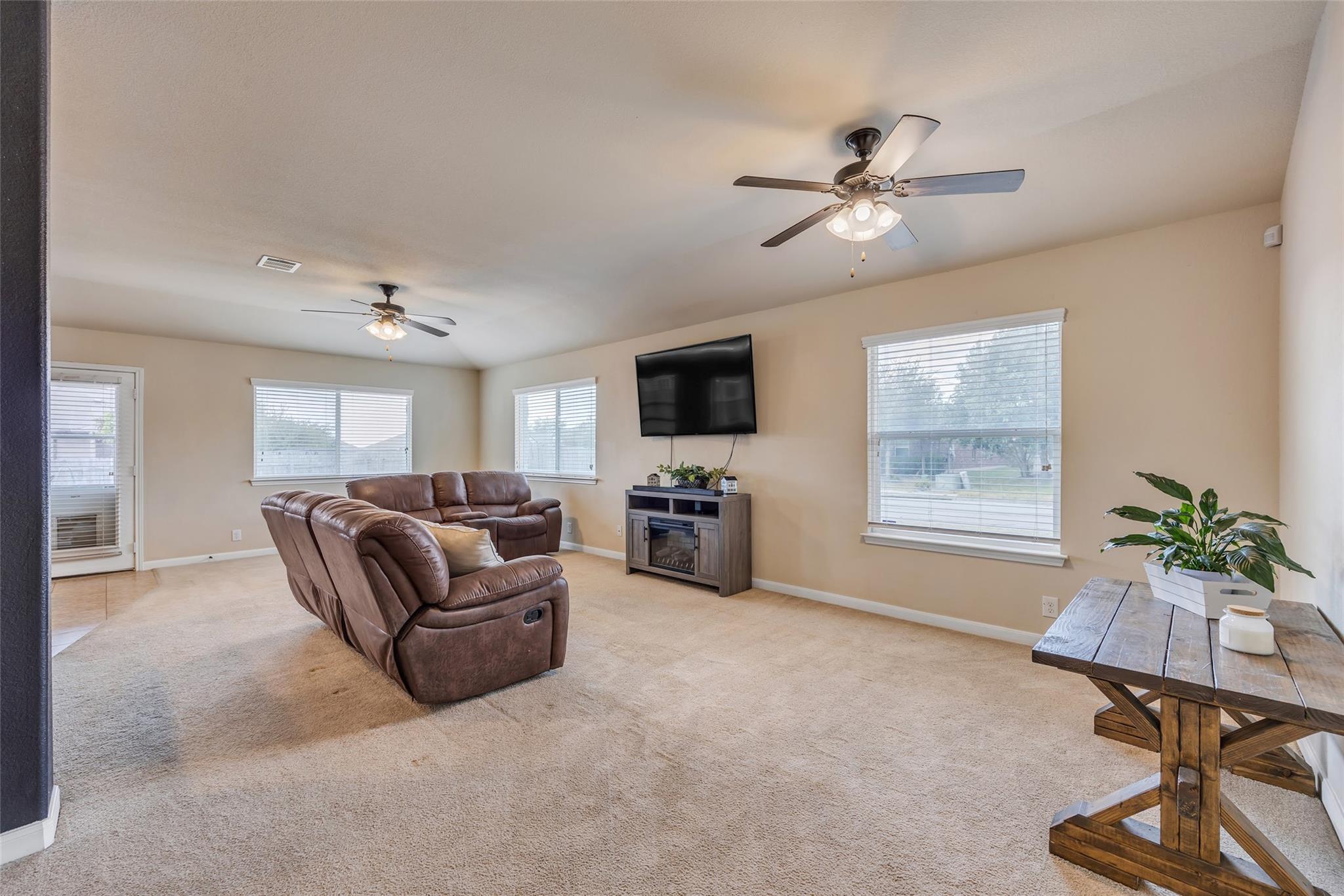 100 Balsam St, Hutto, TX 78634