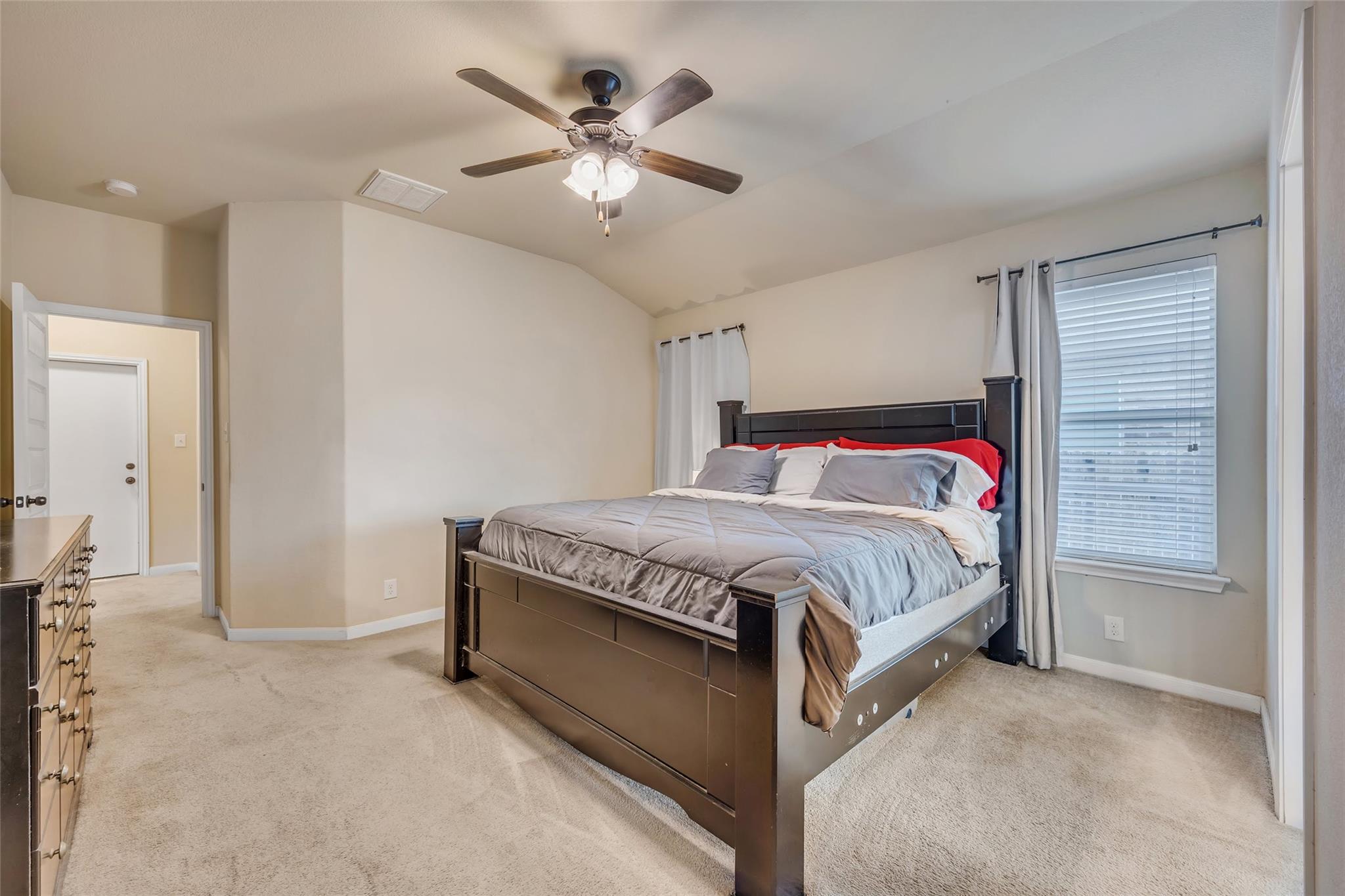 100 Balsam St, Hutto, TX 78634