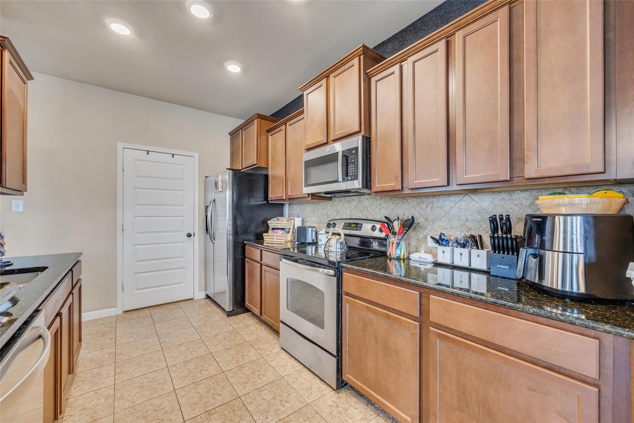 100 Balsam St, Hutto, TX 78634