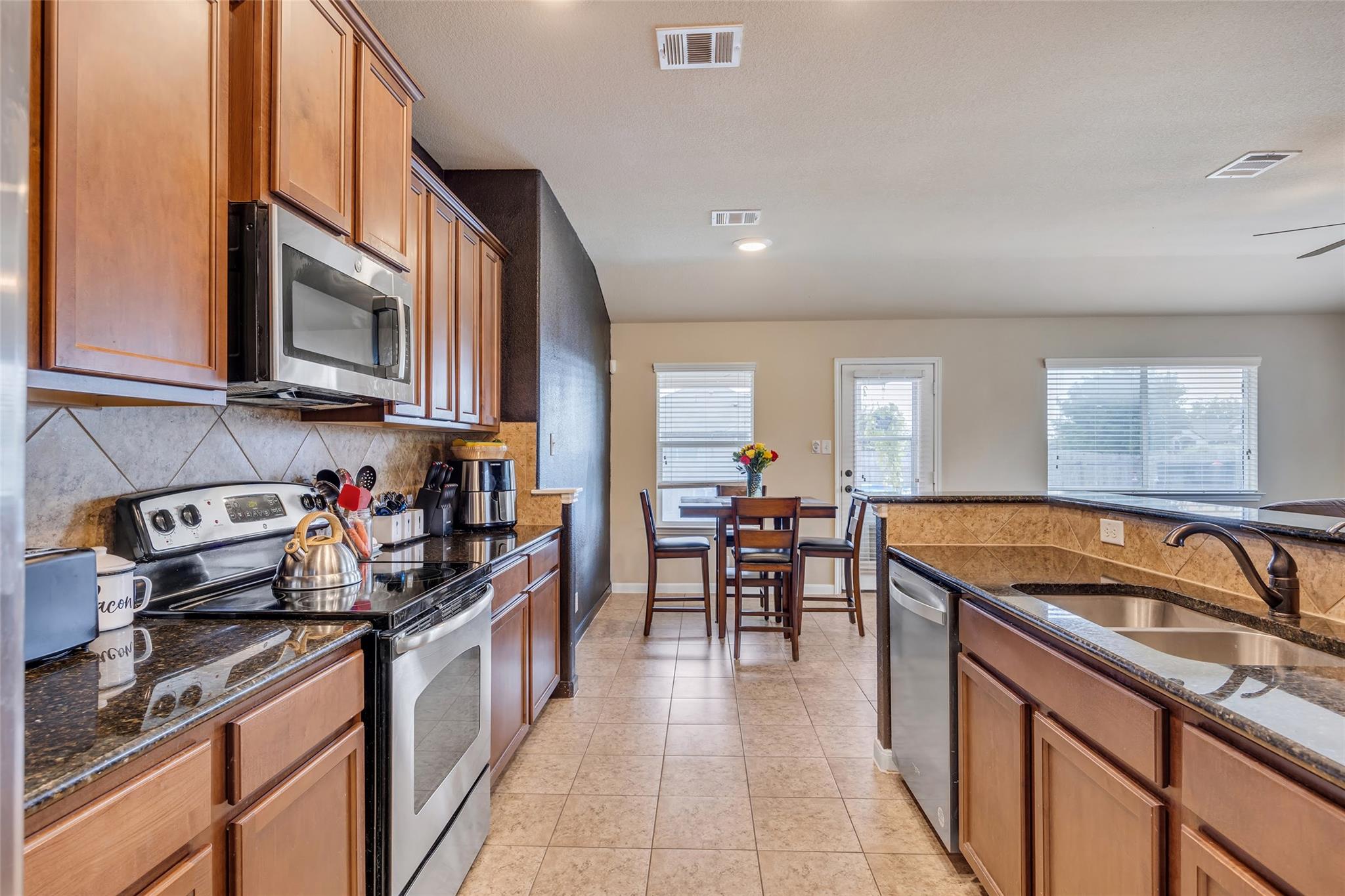 100 Balsam St, Hutto, TX 78634