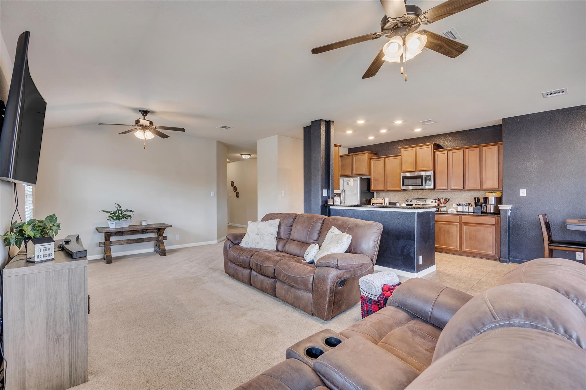 100 Balsam St, Hutto, TX 78634