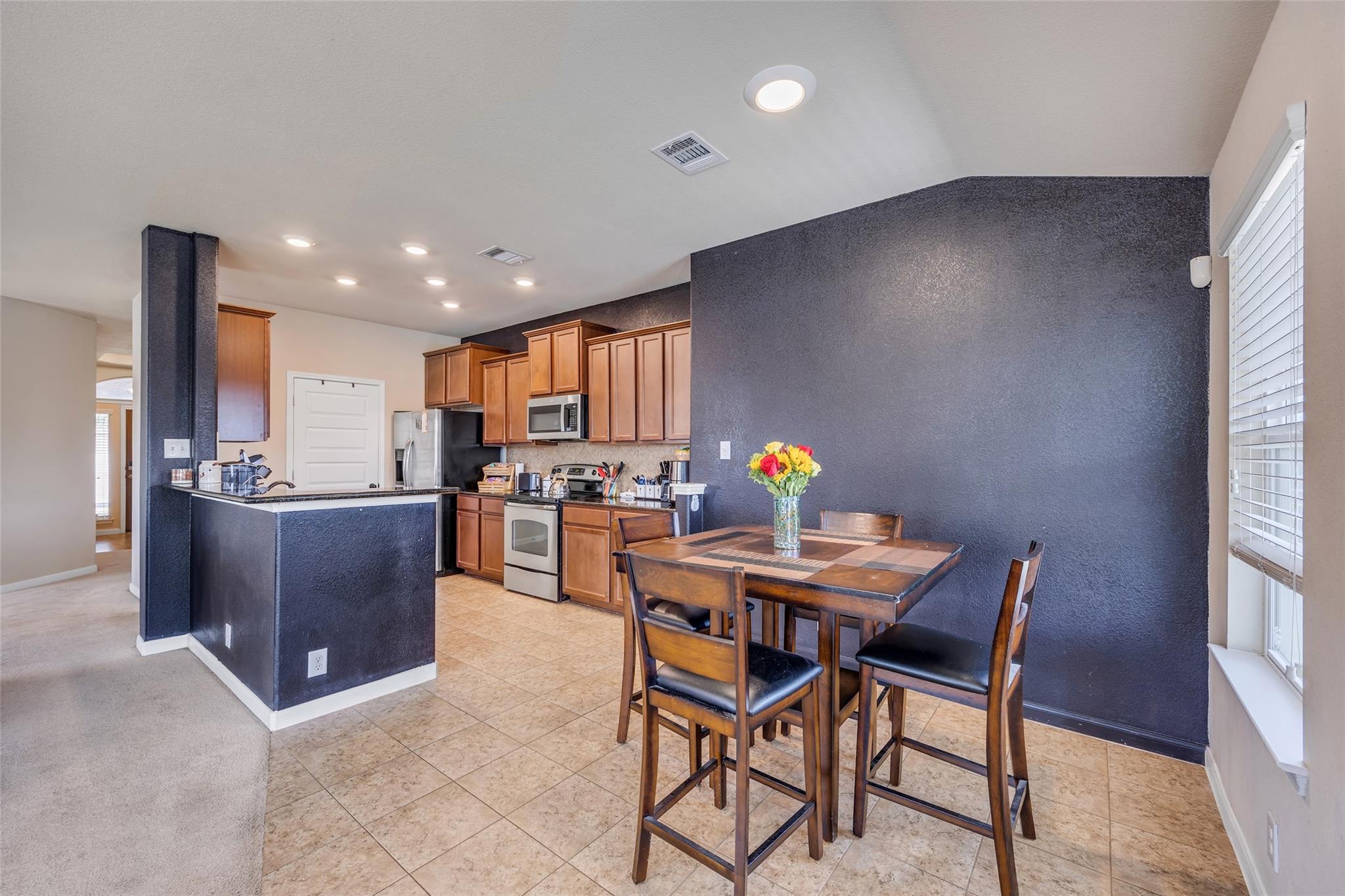 100 Balsam St, Hutto, TX 78634