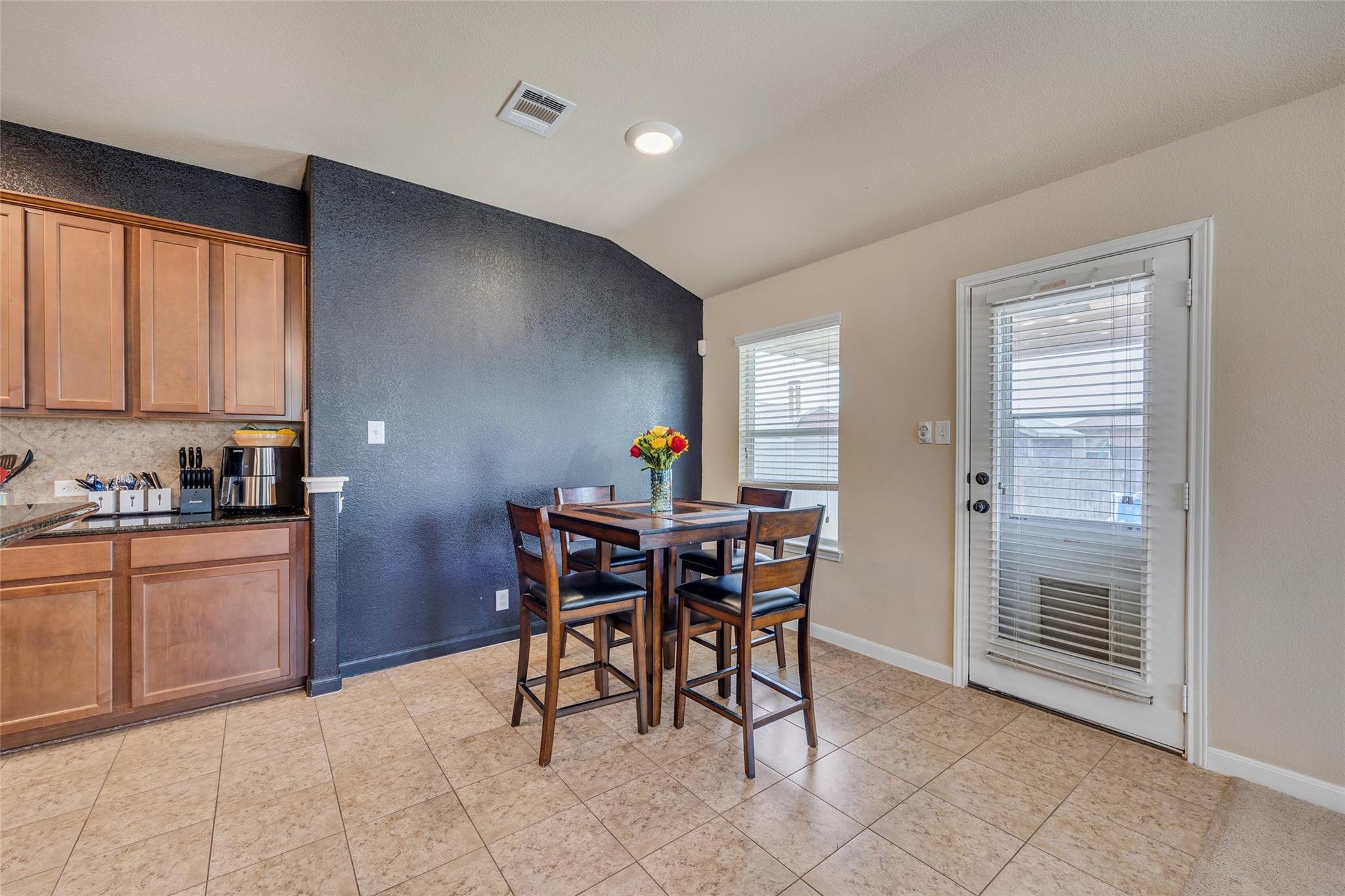 100 Balsam St, Hutto, TX 78634