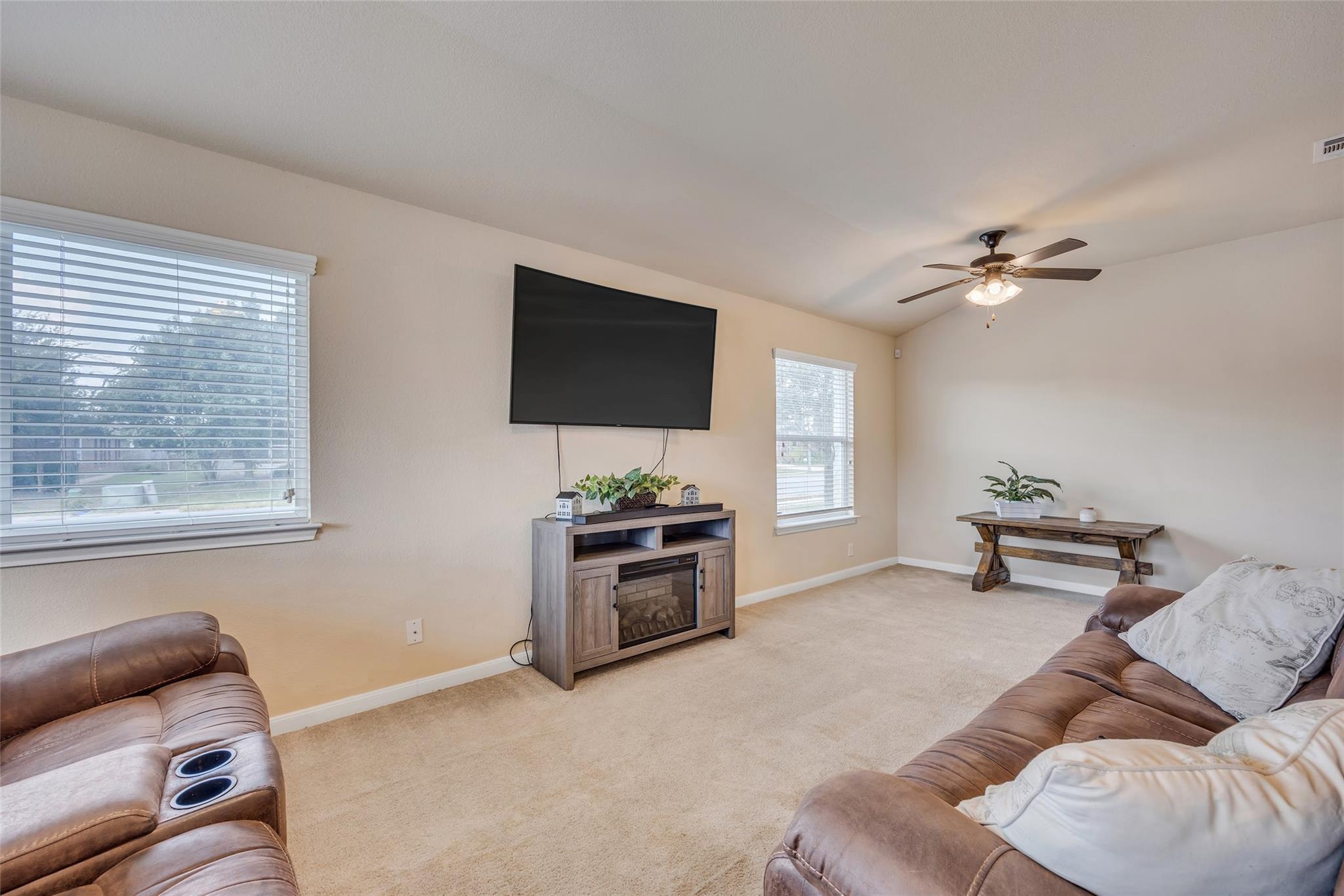 100 Balsam St, Hutto, TX 78634