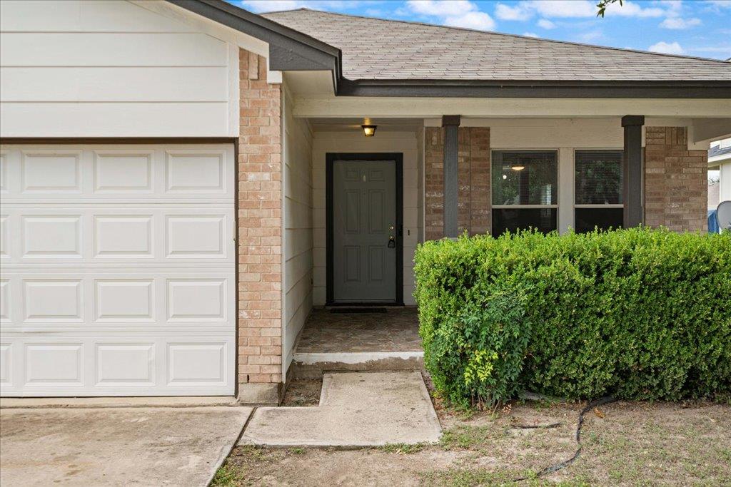 238 Saint Marys Dr, Hutto, TX 78634