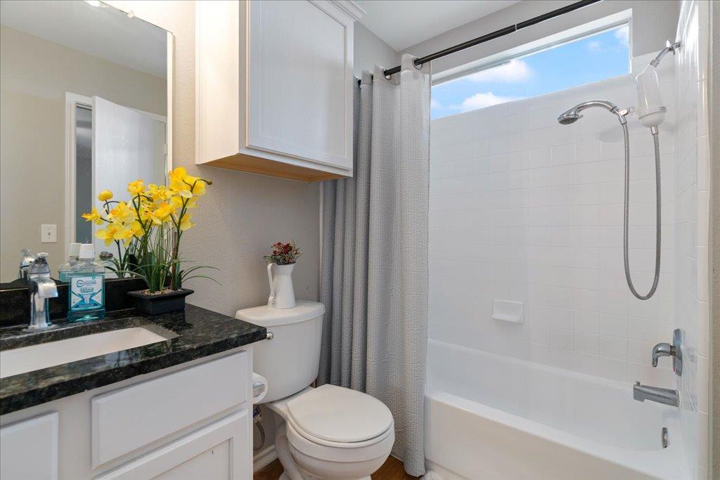 238 Saint Marys Dr, Hutto, TX 78634