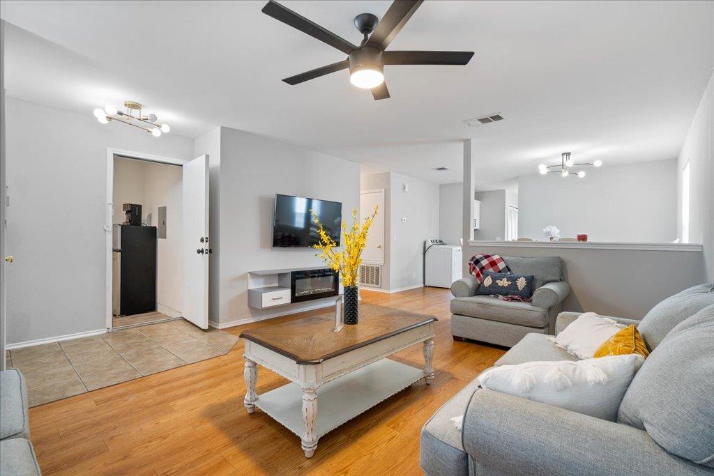 238 Saint Marys Dr, Hutto, TX 78634