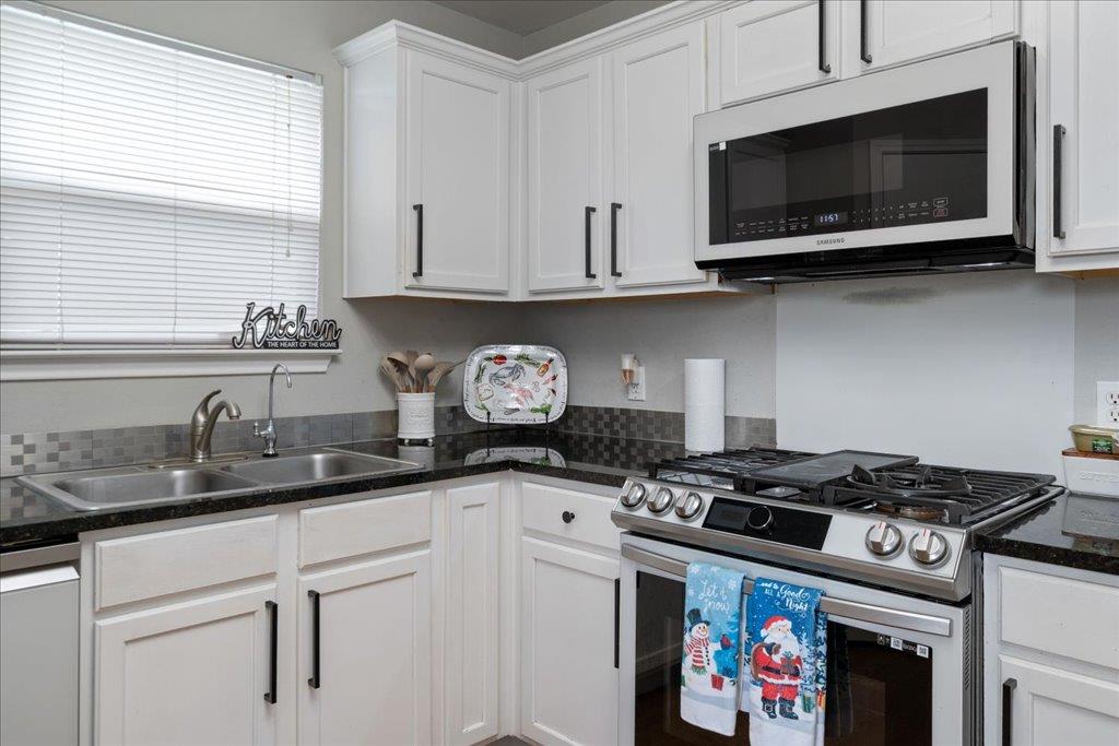 238 Saint Marys Dr, Hutto, TX 78634