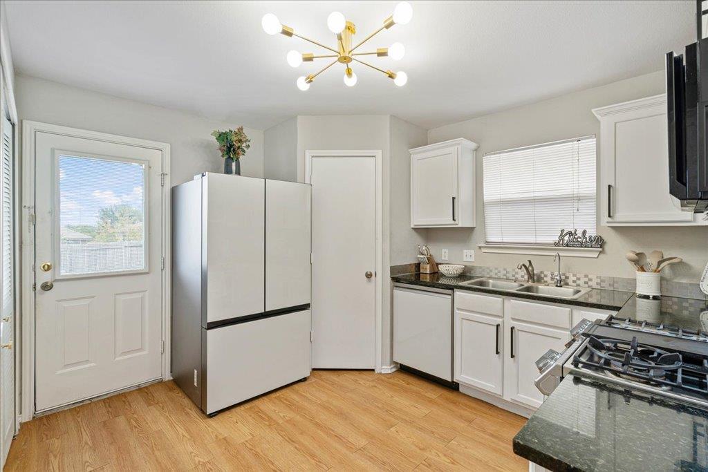 238 Saint Marys Dr, Hutto, TX 78634