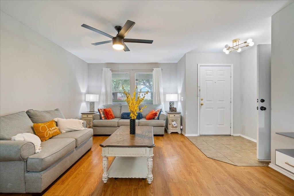 238 Saint Marys Dr, Hutto, TX 78634