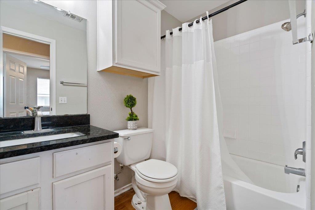 238 Saint Marys Dr, Hutto, TX 78634