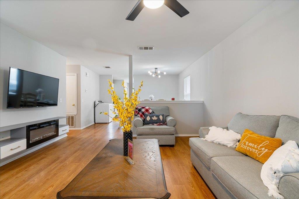 238 Saint Marys Dr, Hutto, TX 78634