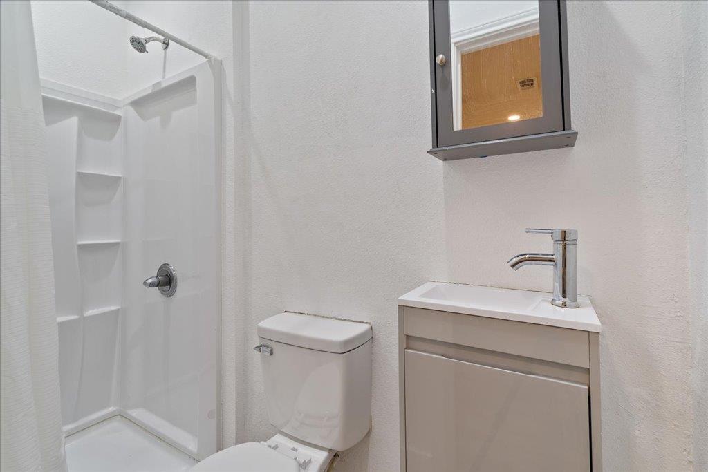 238 Saint Marys Dr, Hutto, TX 78634