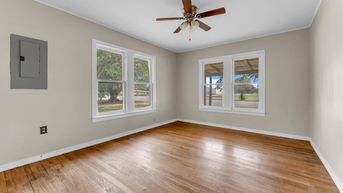 406 E Graves St, Burnet, TX 78611