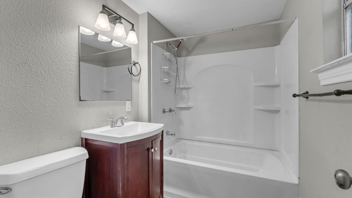 406 E Graves St, Burnet, TX 78611