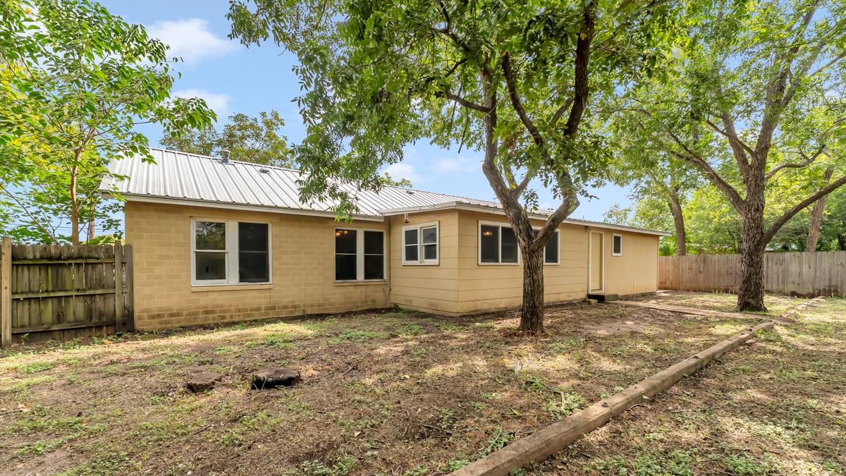 406 E Graves St, Burnet, TX 78611