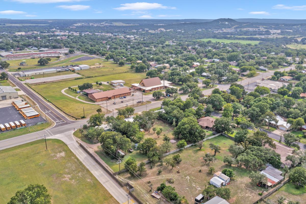 406 E Graves St, Burnet, TX 78611