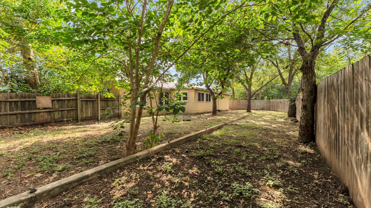 406 E Graves St, Burnet, TX 78611