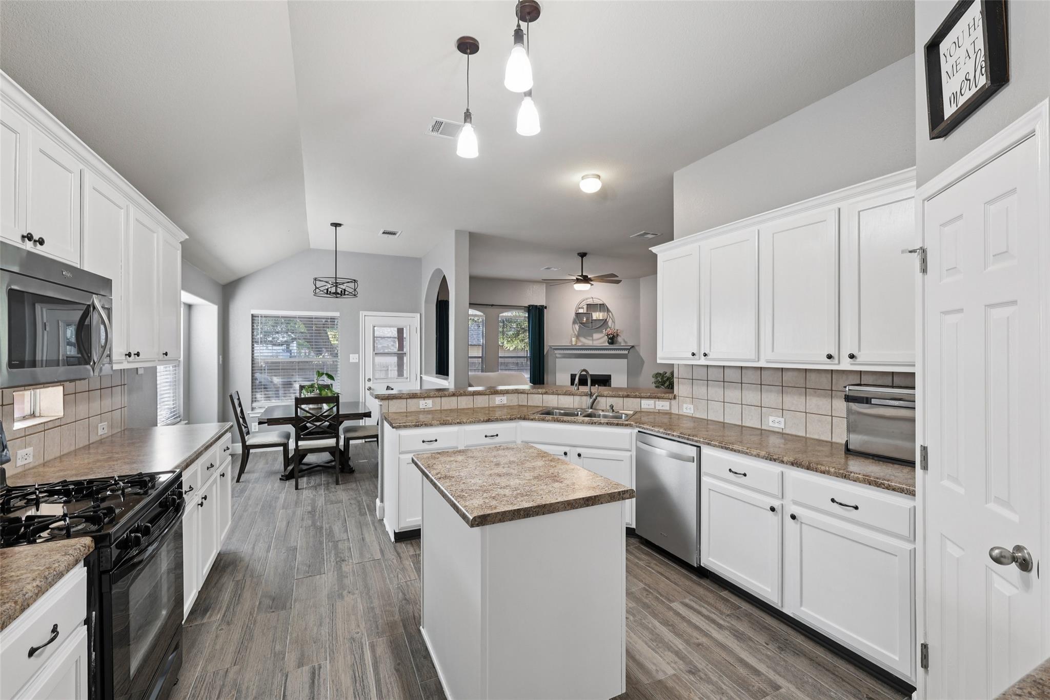 161 Clear Springs Holw, Buda, TX 78610