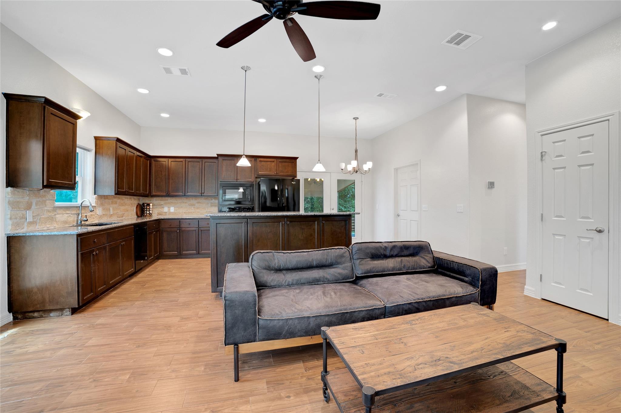 520 Double Eagle Ranch Dr, Cedar Creek, TX 78612