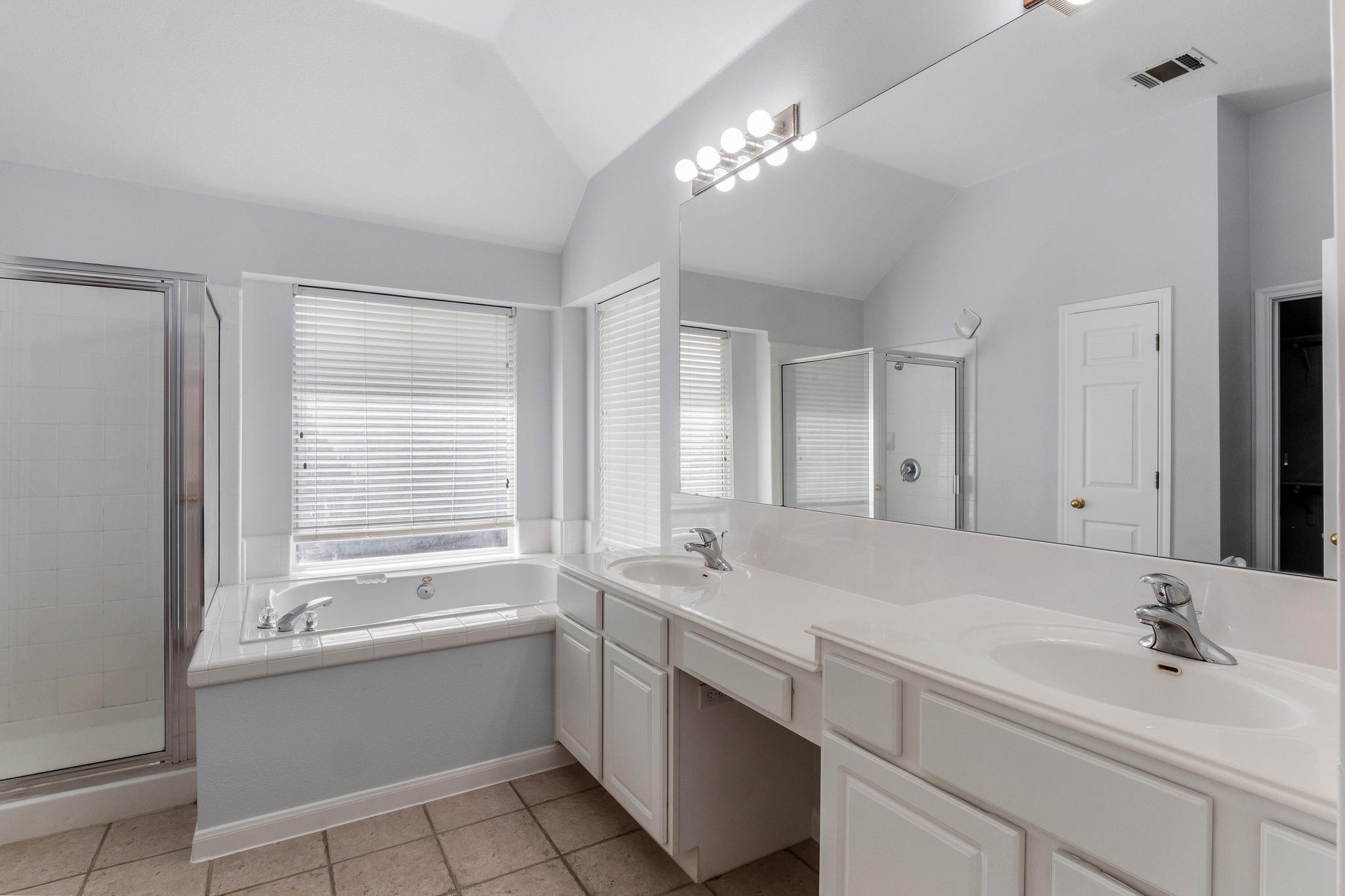 1800 Montana Sky Dr, Austin, TX 78727