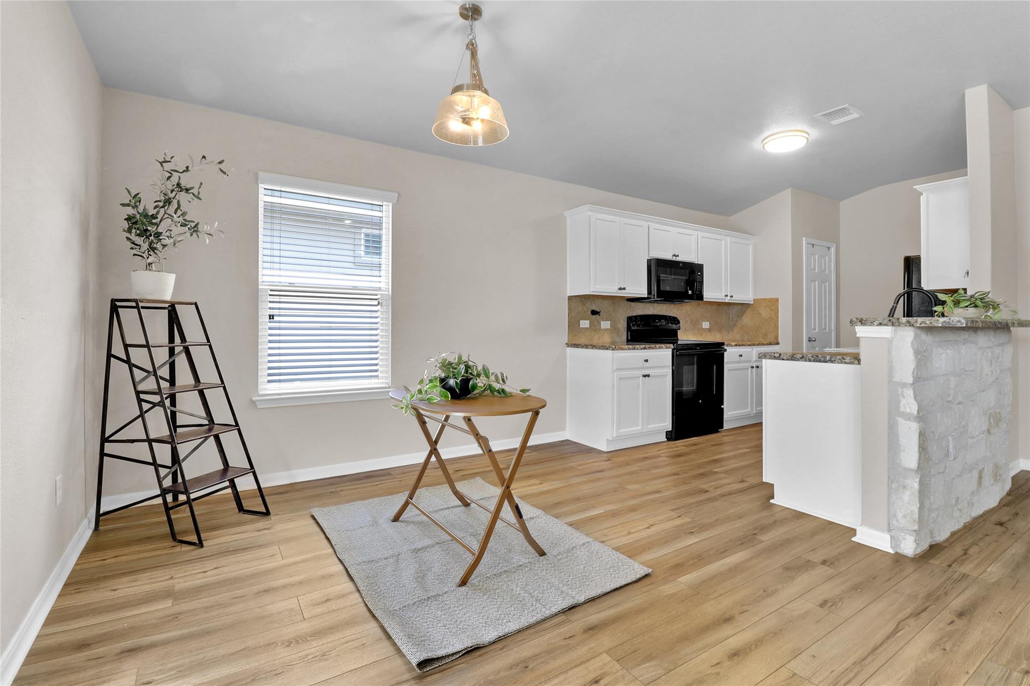 165 Cazador Dr, San Marcos, TX 78666