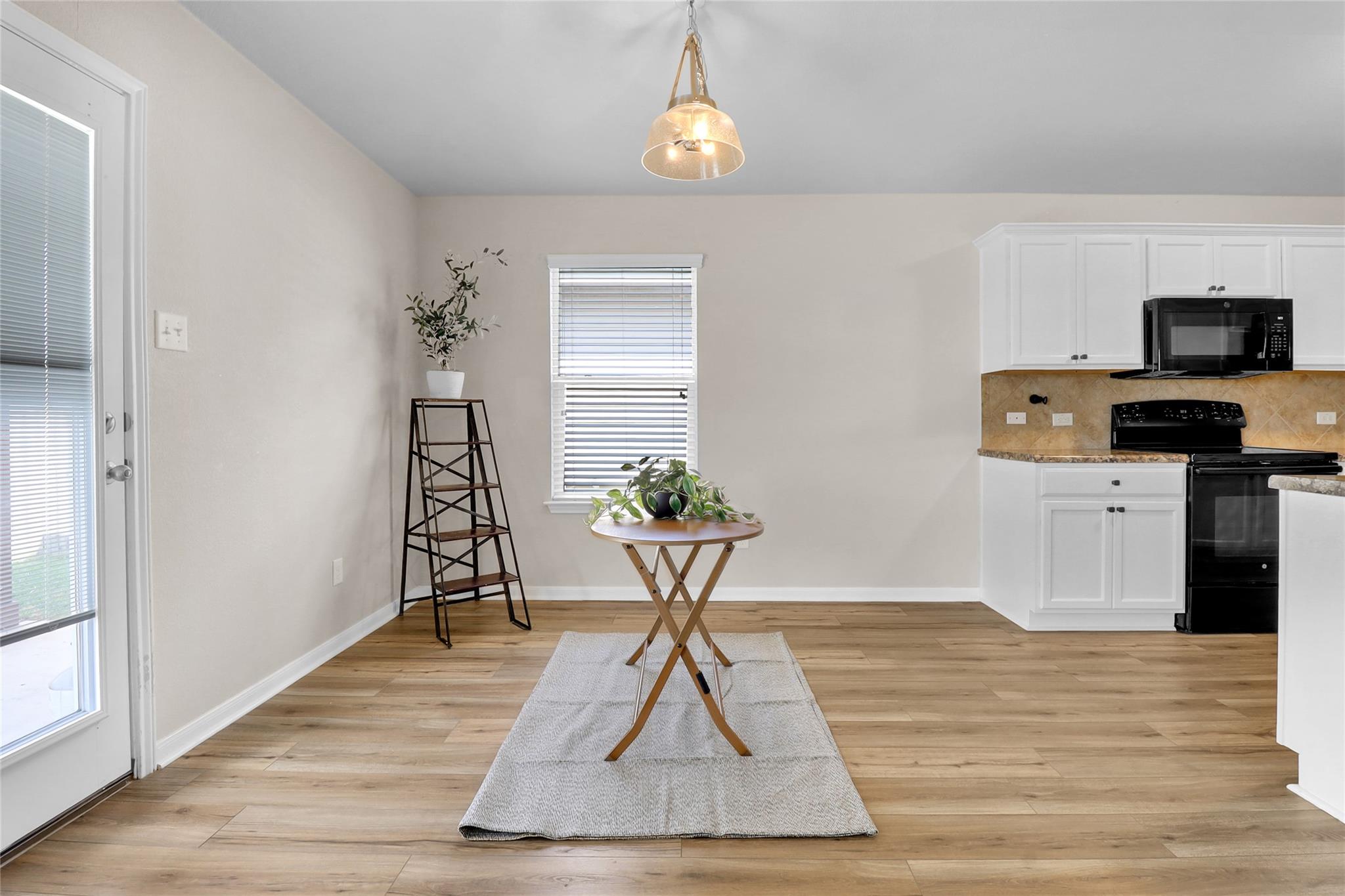 165 Cazador Dr, San Marcos, TX 78666