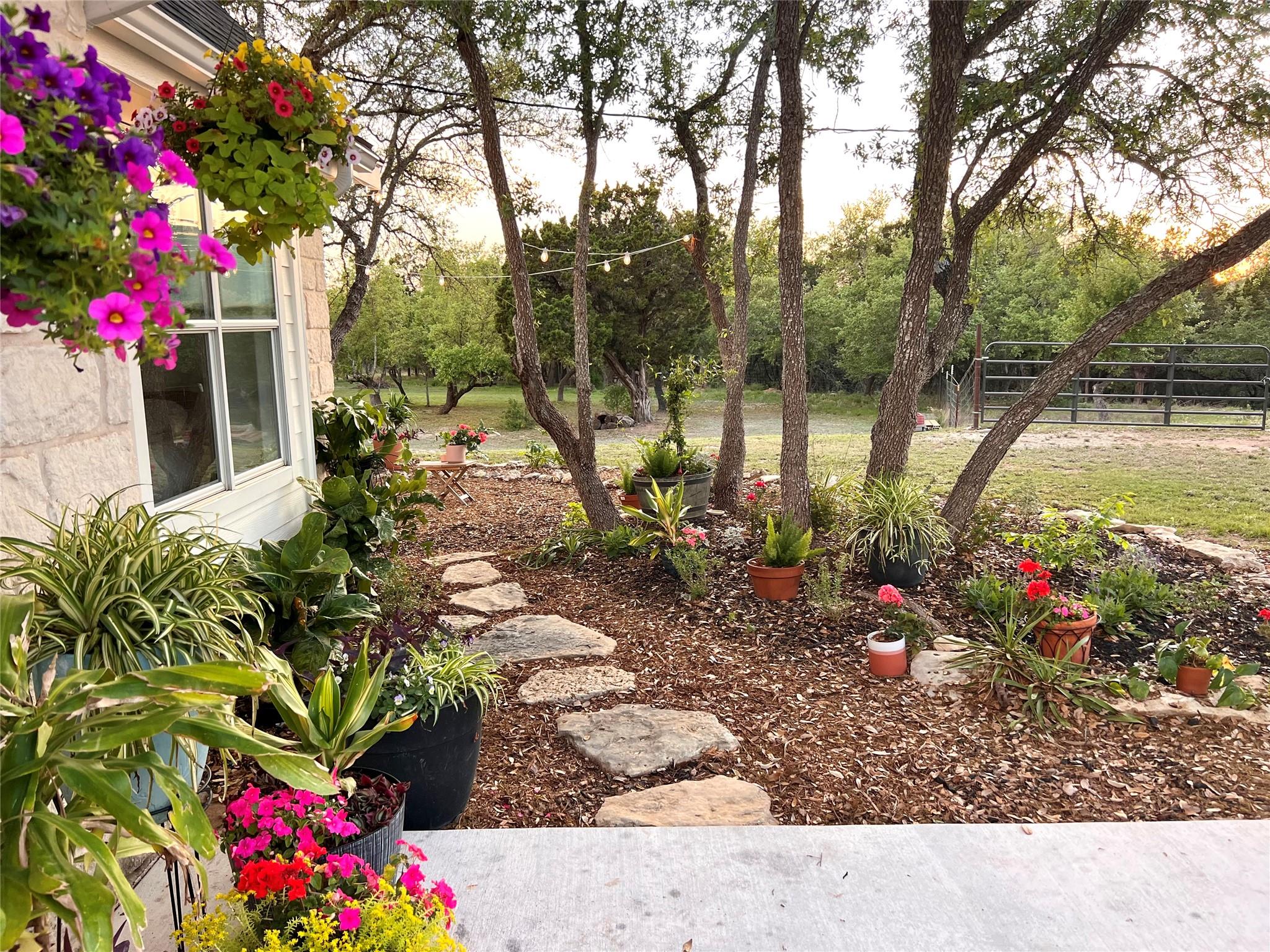 7197 Mount Sharp Rd, Wimberley, TX 78676