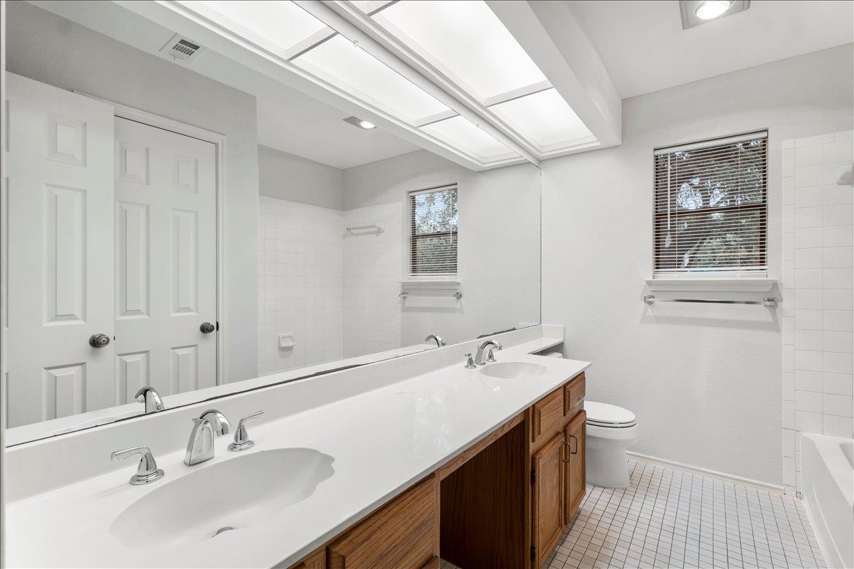 12000 Lincolnshire Dr, Austin, TX 78758