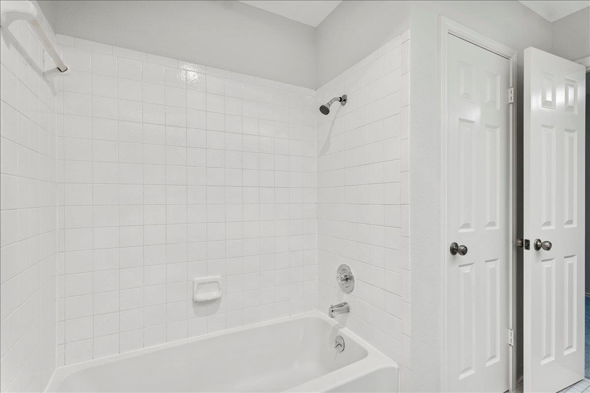 12000 Lincolnshire Dr, Austin, TX 78758