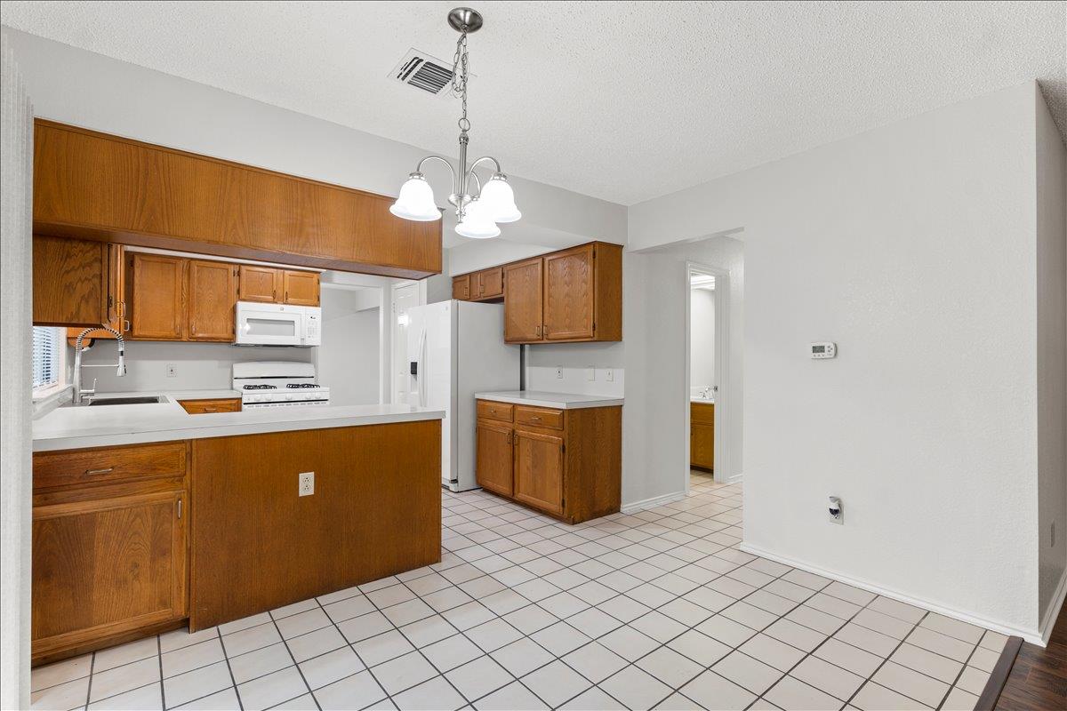 12000 Lincolnshire Dr, Austin, TX 78758