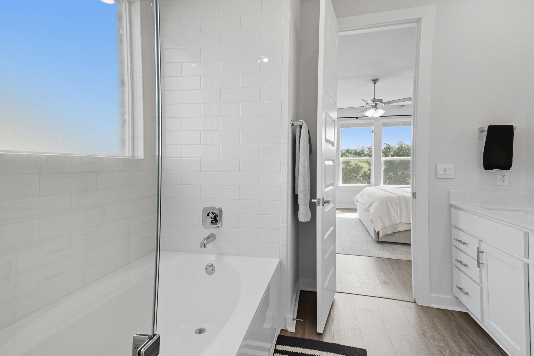 501 Barton Run Dr, Georgetown, TX 78628