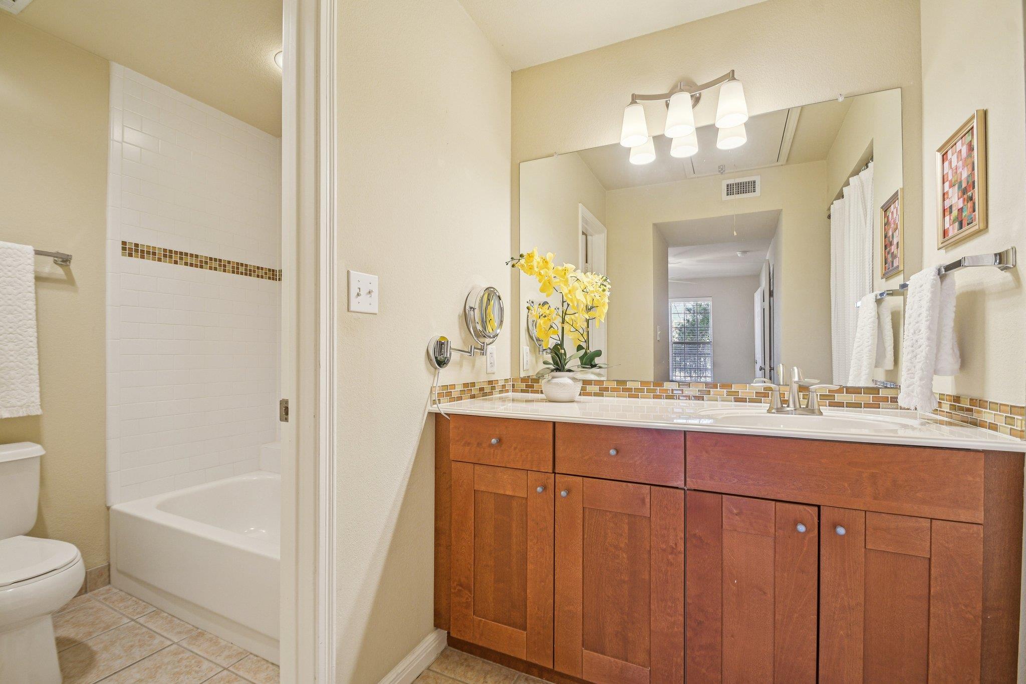 7685 Northcross Dr # 329, Austin, TX 78757